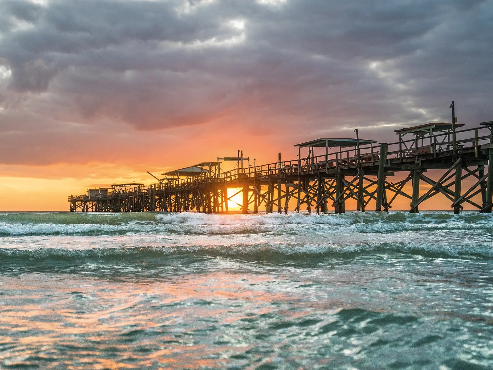 Deniz, Kıyı ve İskele Yapıları